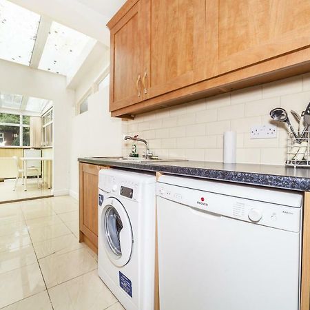 Отель Lingwell Concept Flat Лондон Экстерьер фото